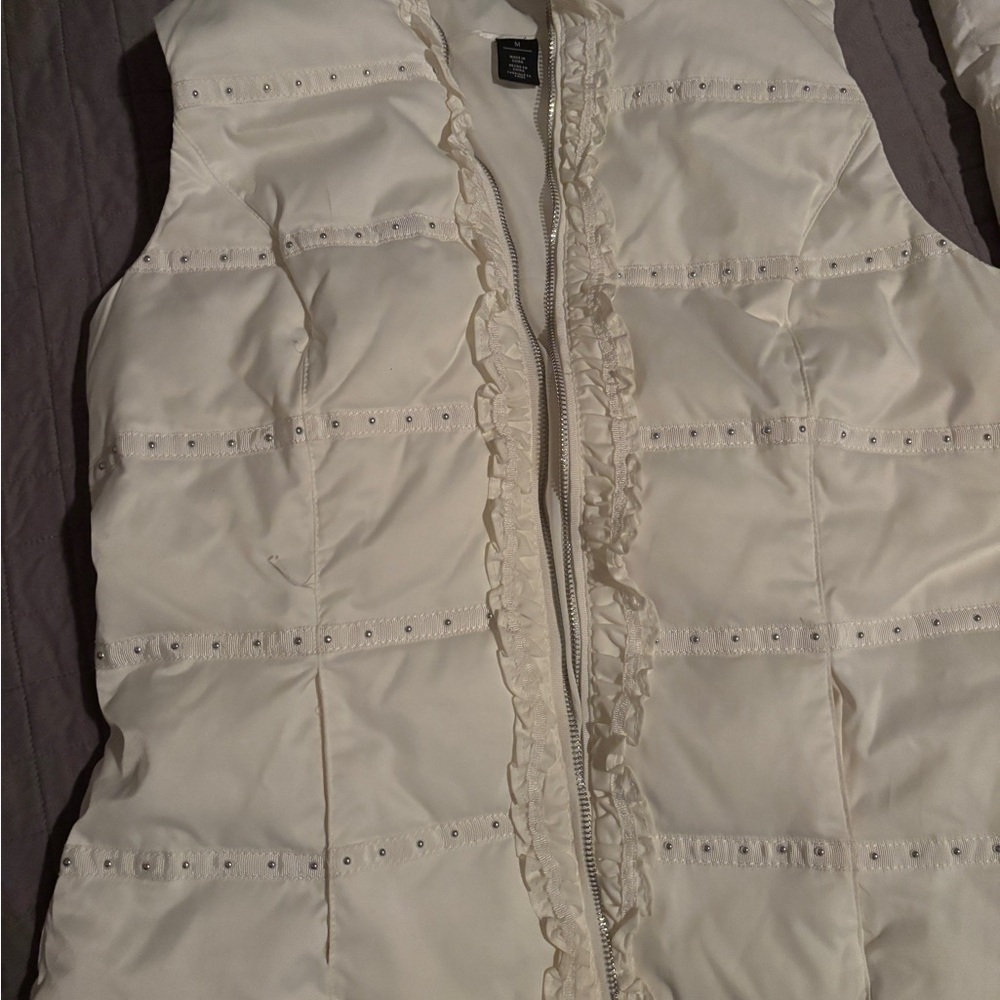 White House black market cream ruffle puffer Vest medium